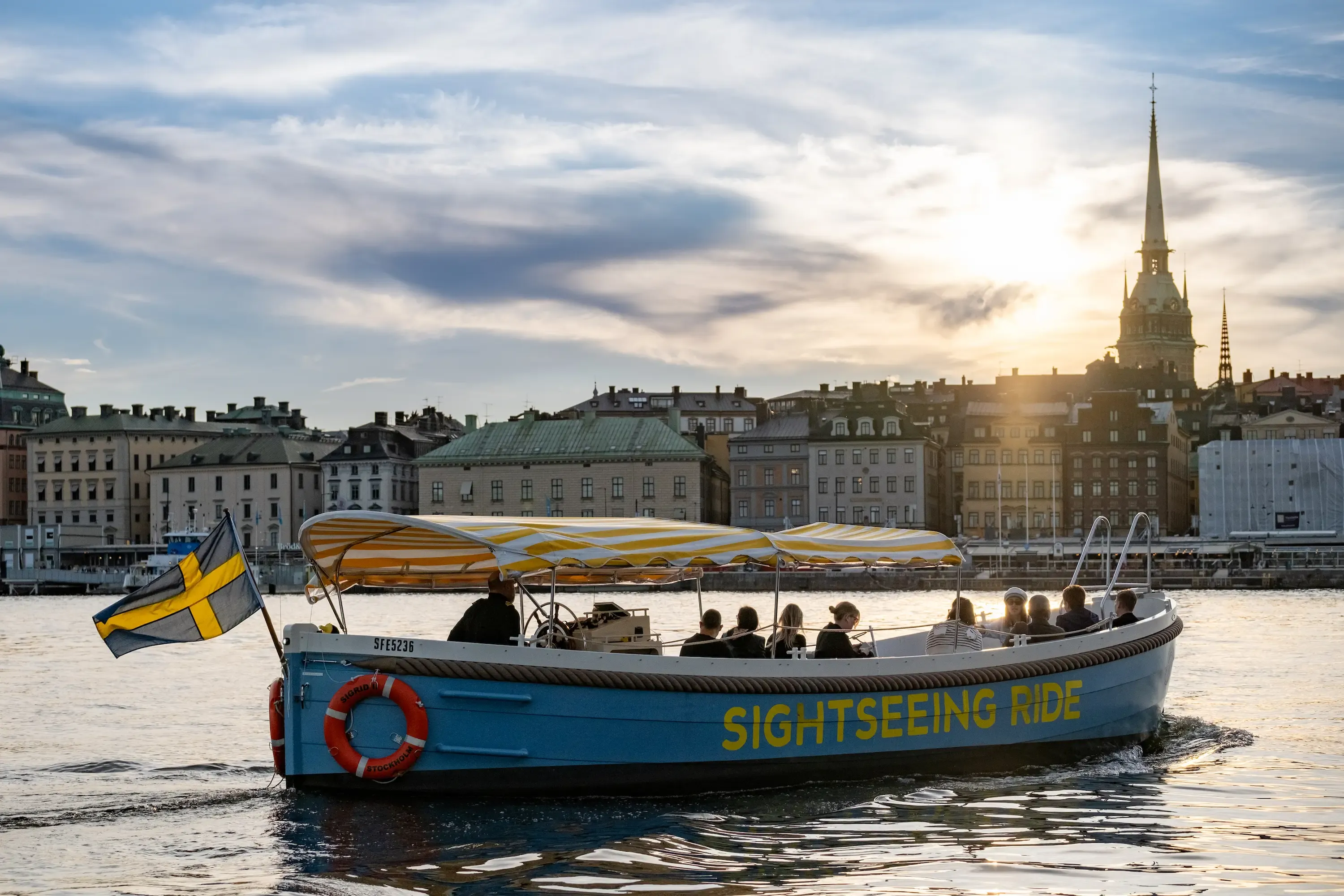 Båttur framför Gamla stan