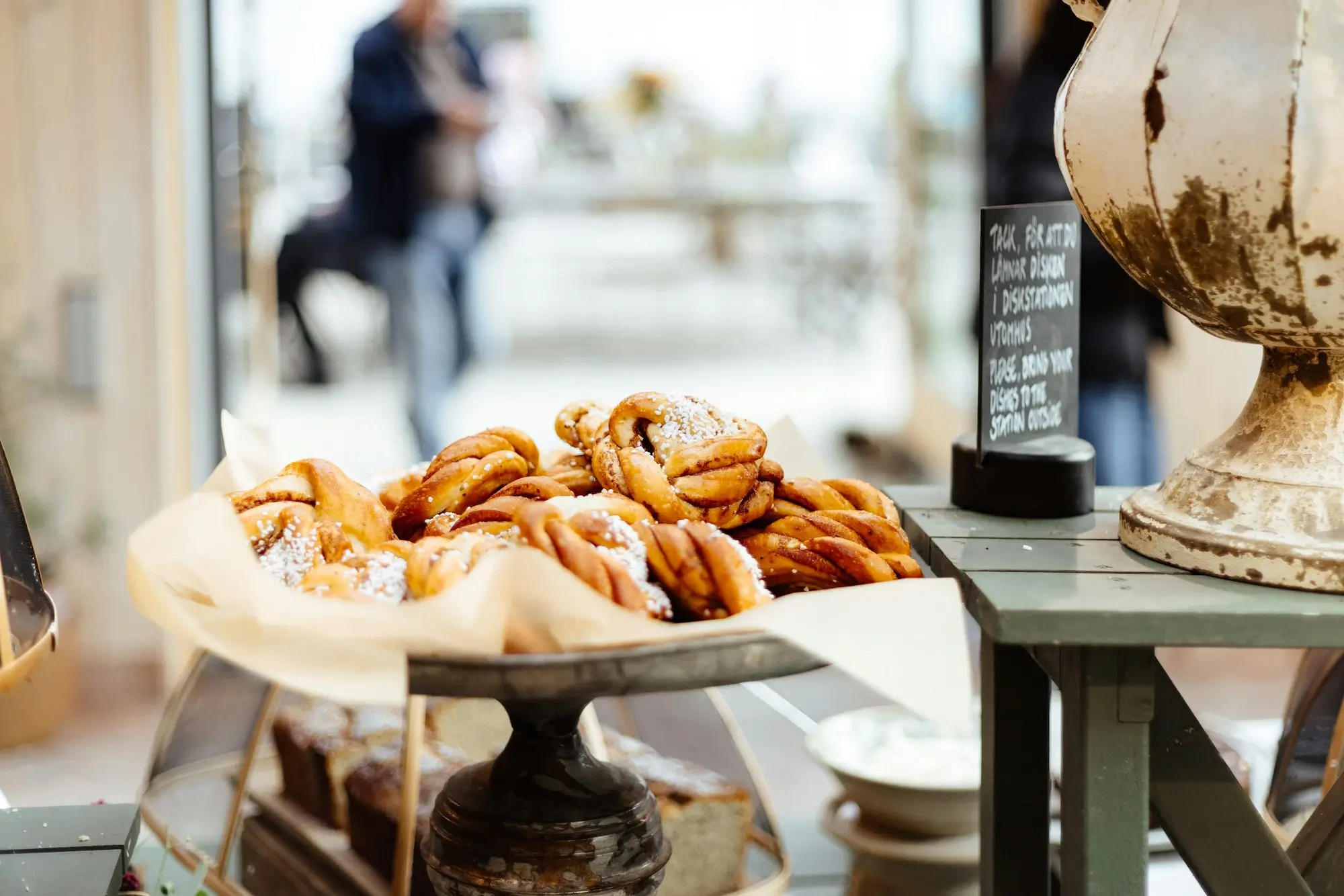 Kanelbullar för fika i Sverige